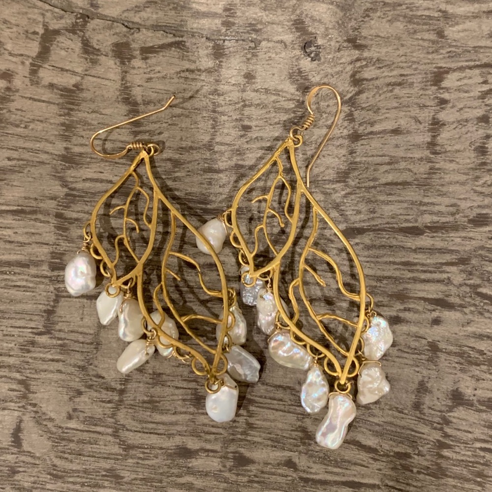 Gold and pearl branch earrings